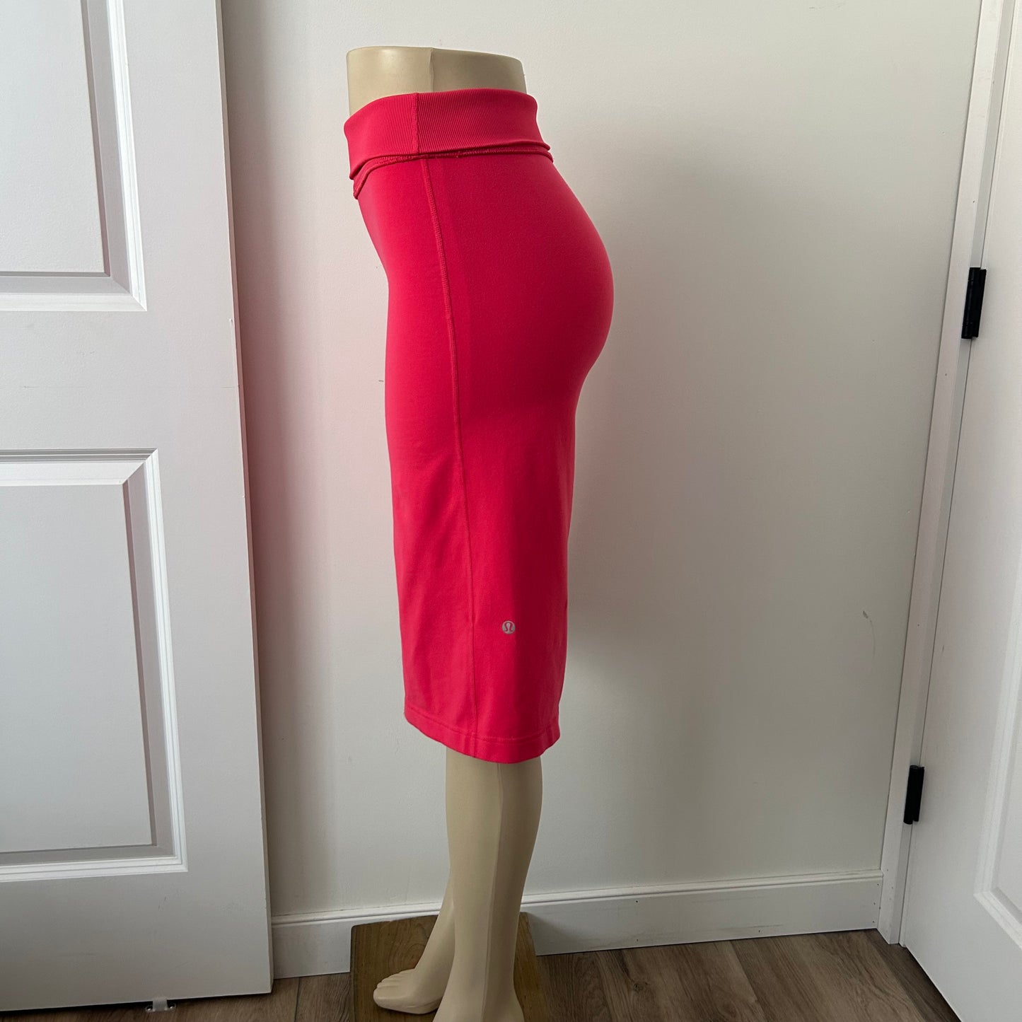 Lulu Size 4 Hot Pink Cropped Wide Leg Super High Rise Culottes