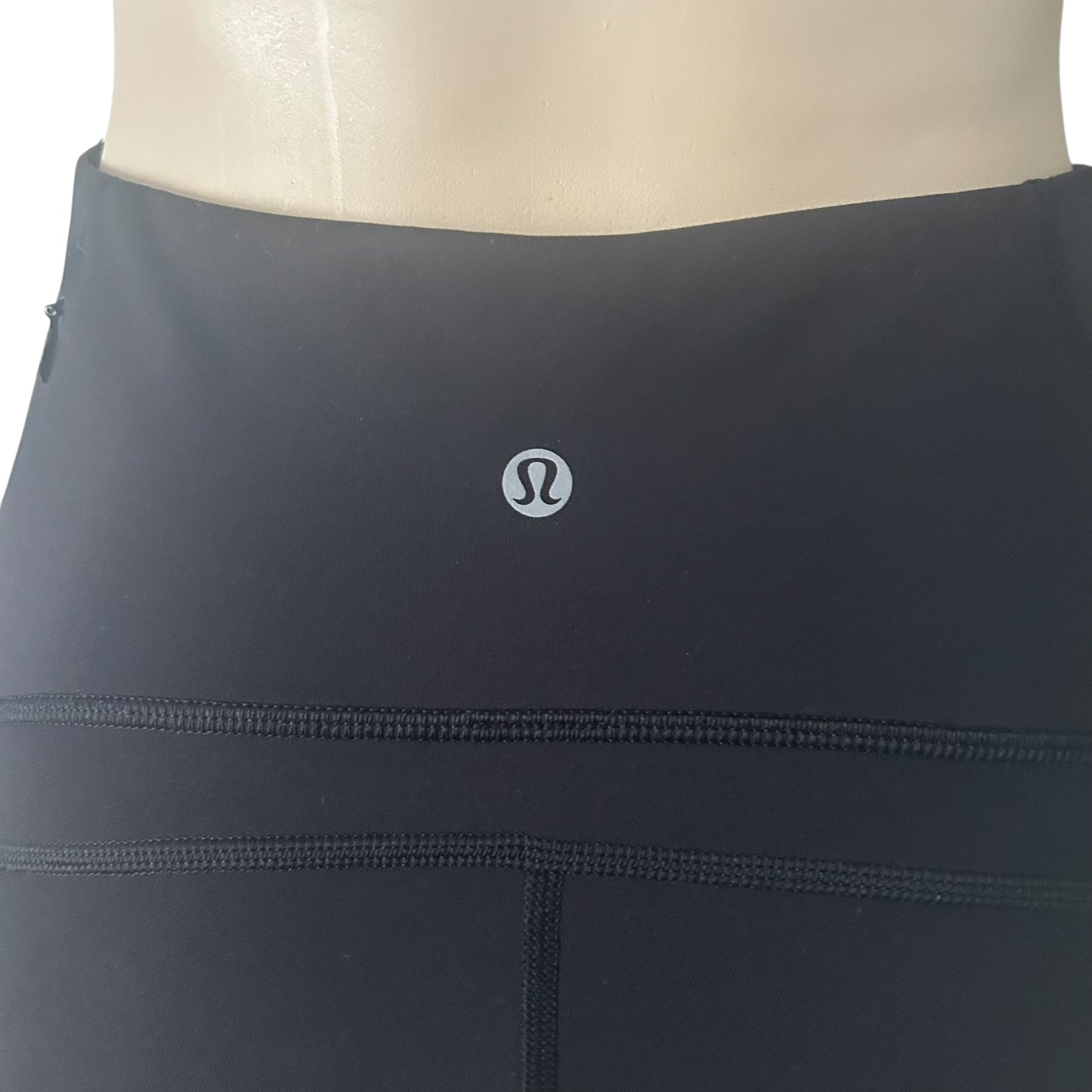 Lululemon Sole Training Shorts  Leg pockets Rare Size 6