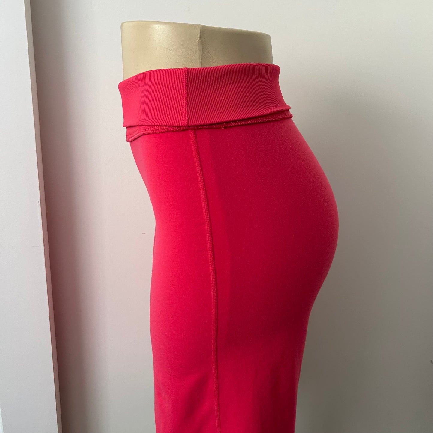 Lulu Size 4 Hot Pink Cropped Wide Leg Super High Rise Culottes