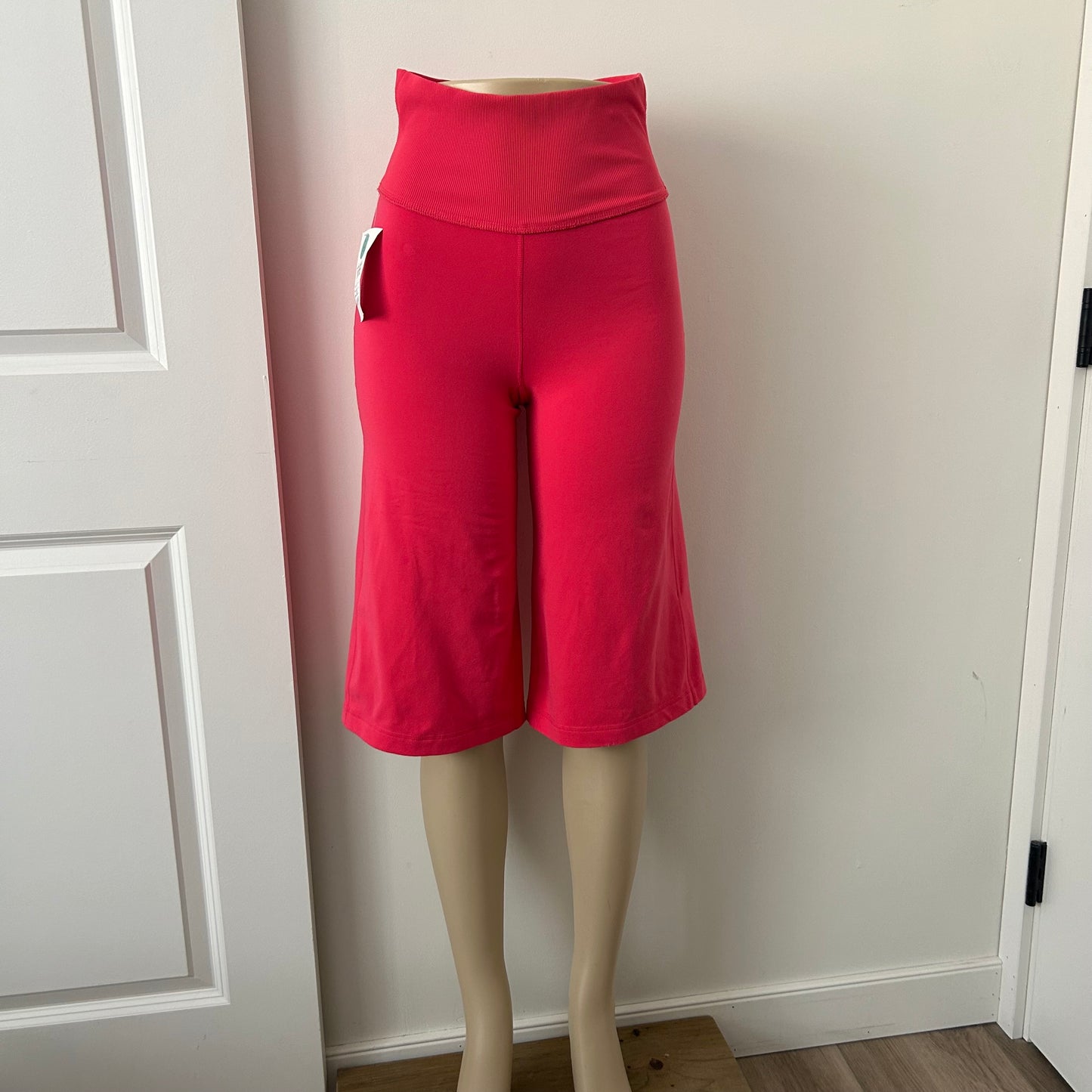 Lulu Size 4 Hot Pink Cropped Wide Leg Super High Rise Culottes